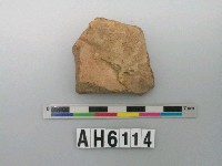 藏品(淺褐色夾砂陶片)的圖片